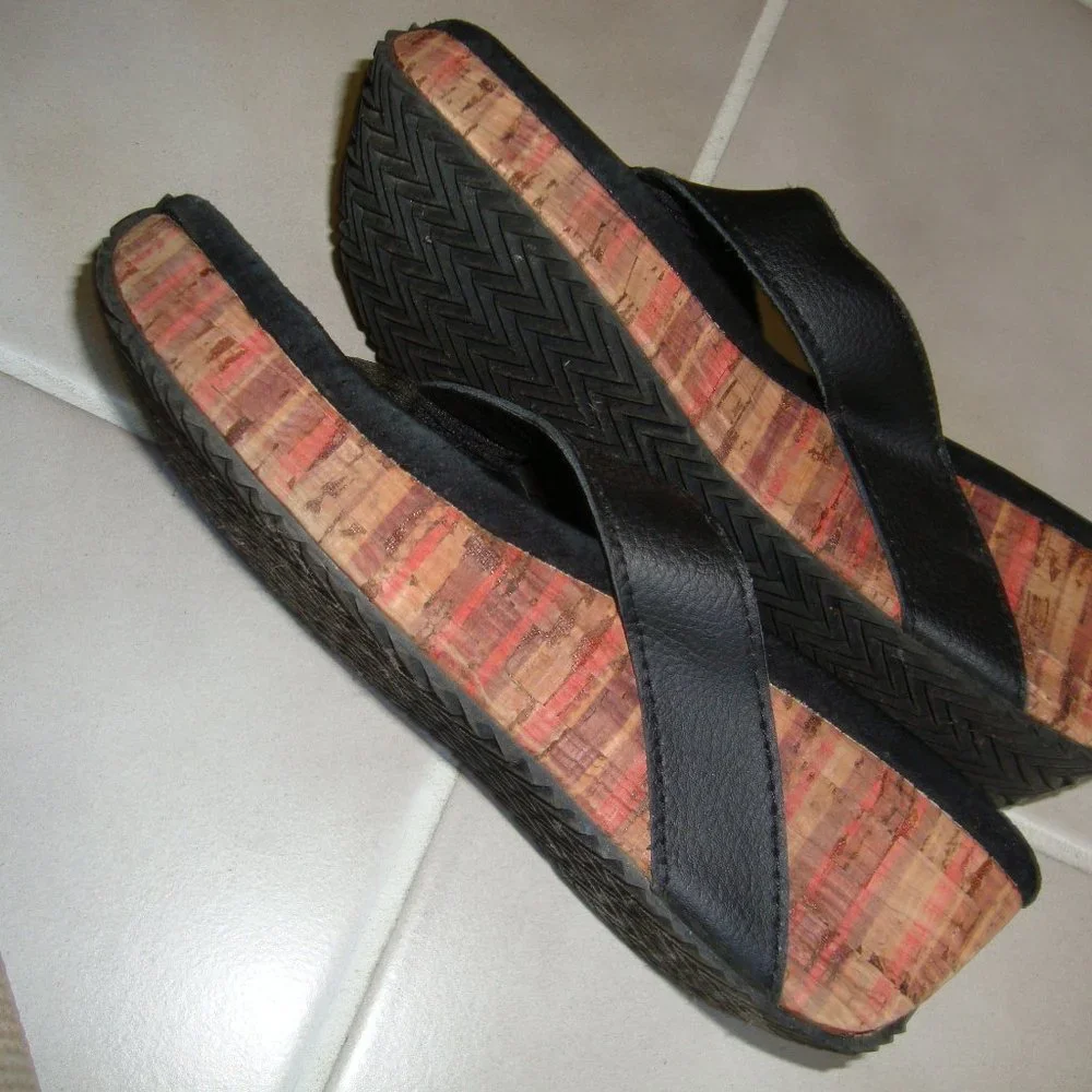 Volatile Platform Flip Flops - Picture 5 of 6